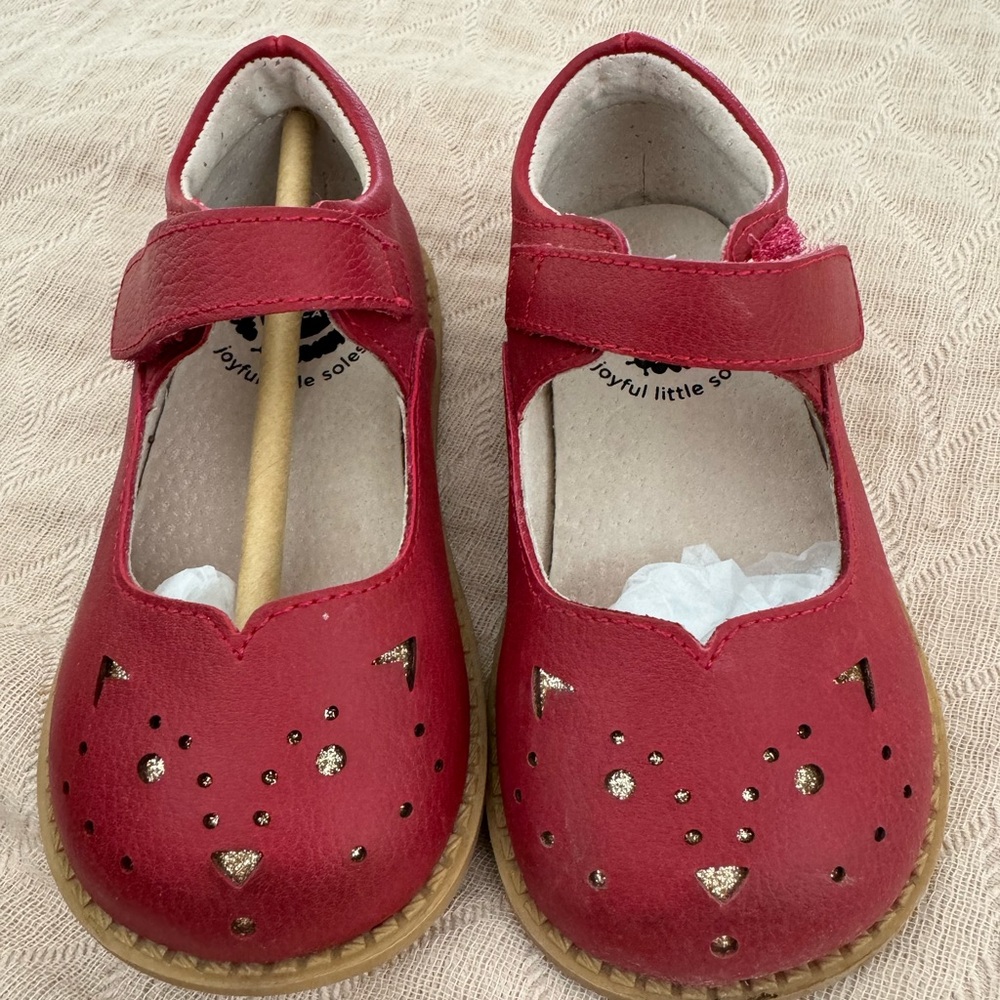 Live & Luca red girl Astrid Mary Jane VGUC size 7